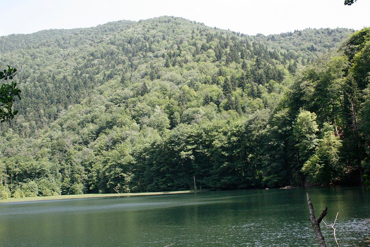 ბატეთის ტბა